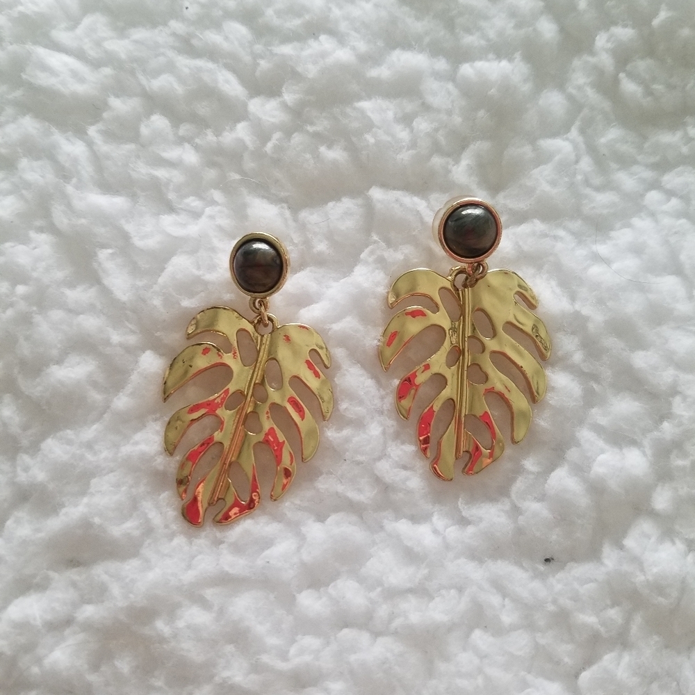 Forever 21 Gold leaf earrings